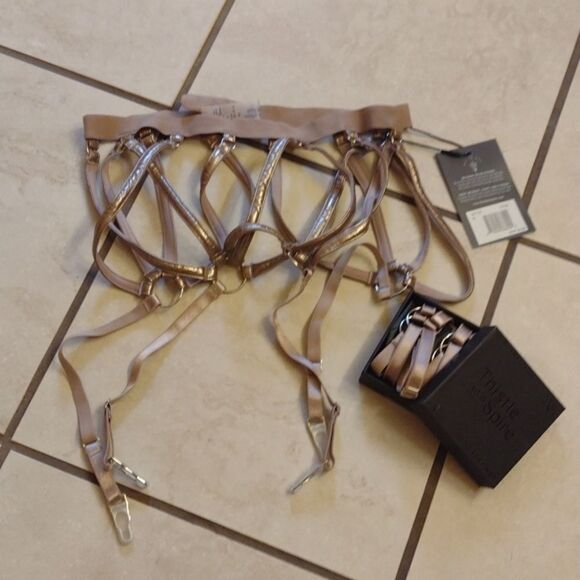 NWT SET Thistle and Spire Bronze Garter Belt w adjustable Garter M - Picture 2 of 10
